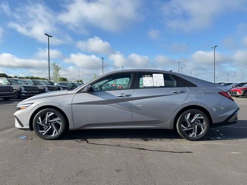 Certified 2025 Hyundai Elantra Sport FWD image 8
