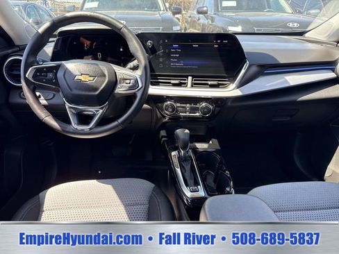 Used 2025 Chevrolet Trax LT w/ Driver Confidence Package FWD image 14