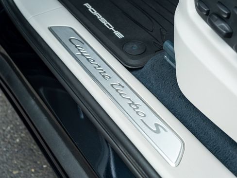 Certified 2023 Porsche Cayenne Turbo S AWD/4WD image 42