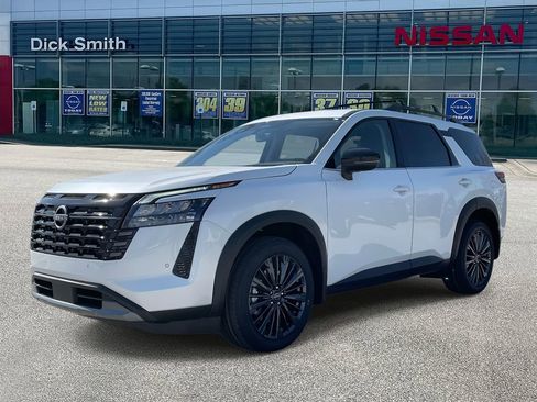 New 2026 Nissan Pathfinder SL image 3