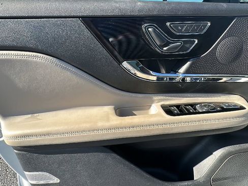 Used 2025 Lincoln Corsair FWD image 14