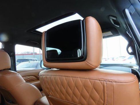 Used 2023 INFINITI QX80 Sensory w/ All-Season Package image 17