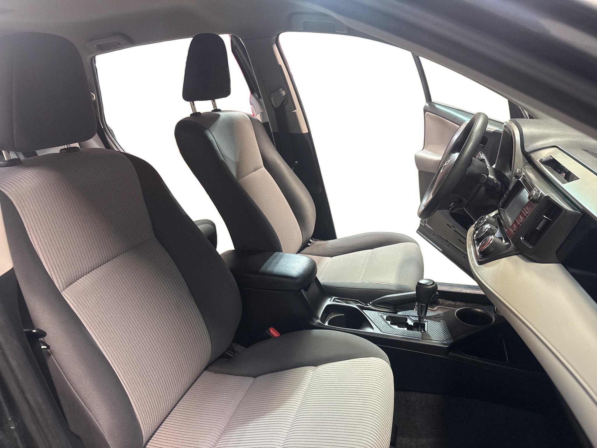 Used 2015 Toyota RAV4 LE AWD/4WD image 15