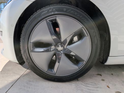 Used 2020 Tesla Model 3 Standard Range image 13