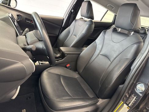 Certified 2017 Toyota Prius Four Touring image 14