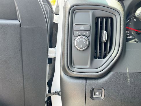 New 2025 Chevrolet Silverado 1500 Custom image 18