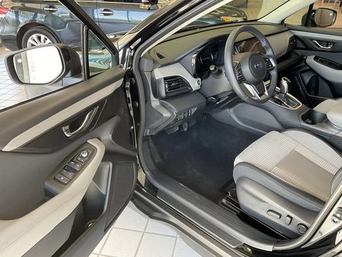 Used 2025 Subaru Outback Premium w/ Popular Package #1A image 9