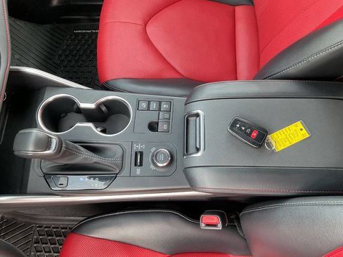 Used 2023 Toyota Highlander XSE image 26