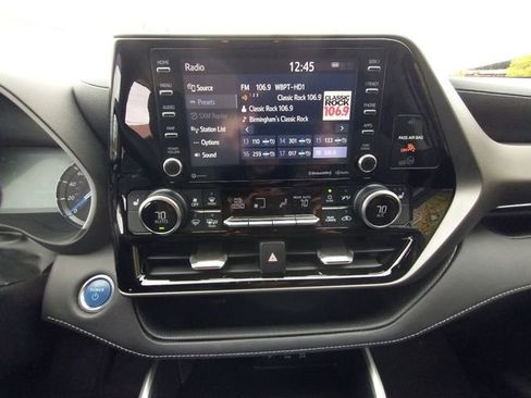 Used 2020 Toyota Highlander XLE image 47