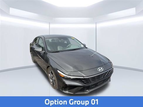 Used 2025 Hyundai Elantra SEL FWD image 3