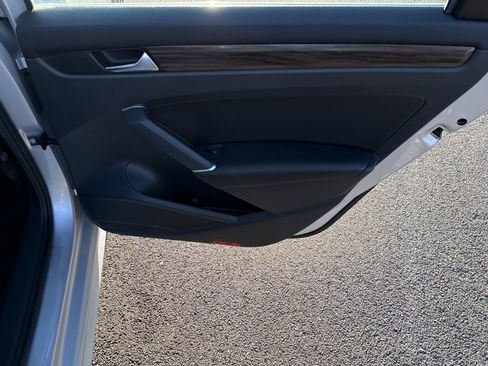 Used 2020 Volkswagen Passat 2.0T SEL image 17