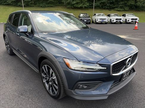 Certified 2022 Volvo V60 T5 Cross Country w/ Climate Package AWD/4WD image 7