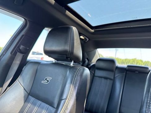 Used 2018 Chrysler 300 S w/ 300S Premium Group RWD image 29