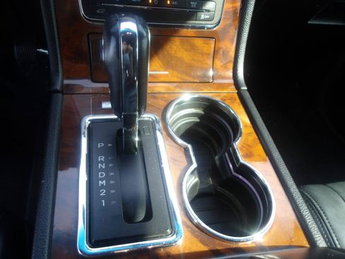 Used 2016 Lincoln Navigator Select RWD image 26