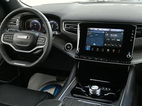 Used 2024 Jeep Wagoneer Series II w/ Convenience Group I image 15