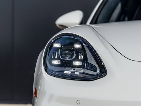 Used 2023 Porsche Panamera Turbo S Executive image 17