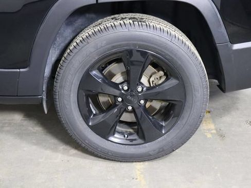 Used 2019 Jeep Cherokee Latitude Plus AWD/4WD image 54