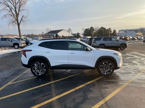 New 2026 Chevrolet Trax RS w/ Sunroof Package image 6