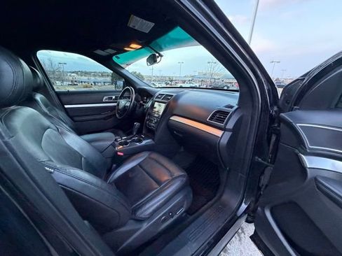 Used 2016 Ford Explorer XLT w/ Equipment Group 202A image 31