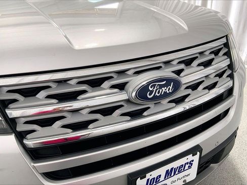 Used 2019 Ford Explorer XLT w/ Equipment Group 202A image 7