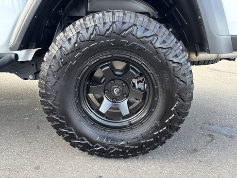 Certified 2024 Jeep Gladiator Mojave w/ Technology Group image 14