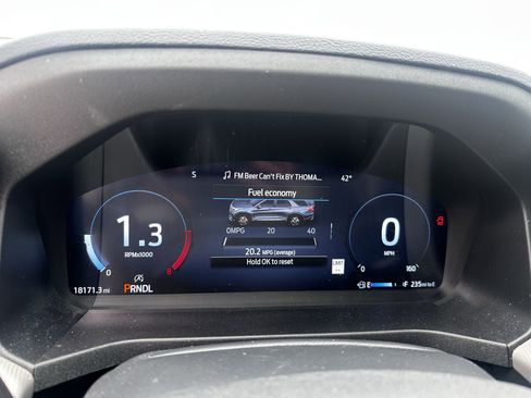 Used 2025 Ford Explorer Active w/ Active Comfort Package image 6