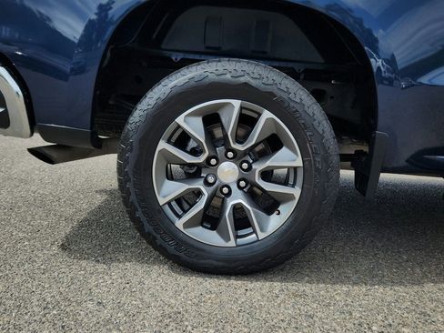 Used 2023 Chevrolet Silverado 1500 LT AWD/4WD image 9