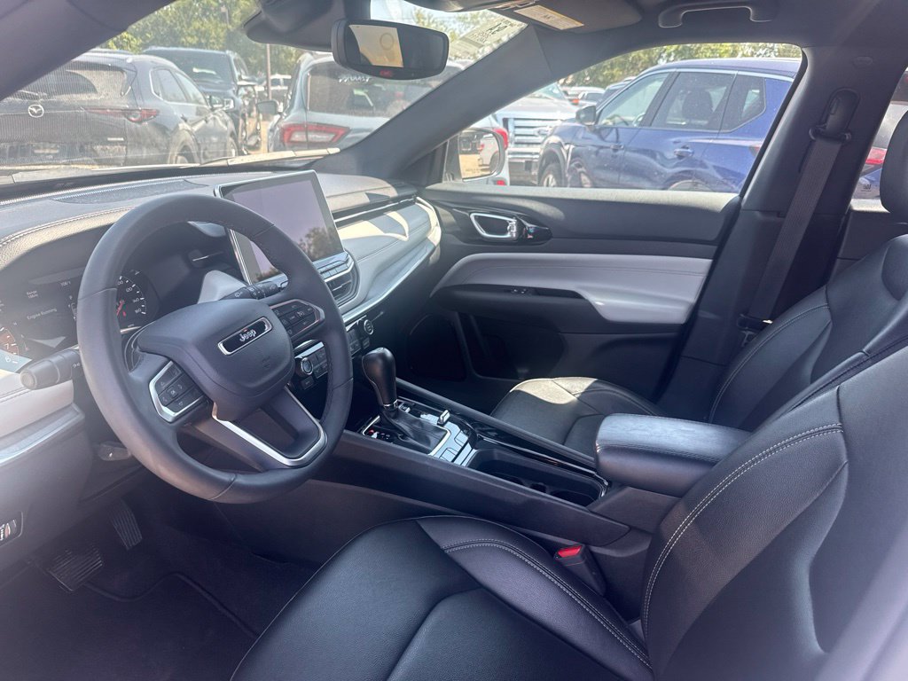Used 2025 Jeep Compass Limited AWD/4WD image 7