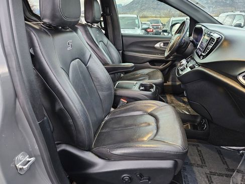 Used 2020 Chrysler Pacifica Touring-L Plus image 35