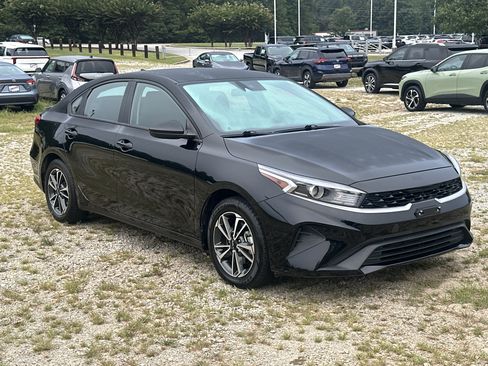 Used 2024 Kia Forte LXS FWD image 3
