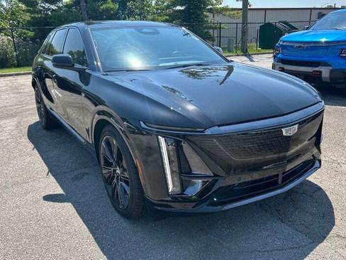Certified 2024 Cadillac Lyriq Sport w/ LPO, Floor Liner Package AWD/4WD image 2