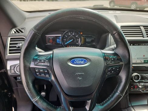 Used 2017 Ford Explorer XLT w/ Equipment Group 202A AWD/4WD image 15