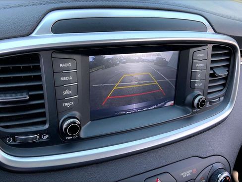 Used 2019 Kia Sorento FWD image 18