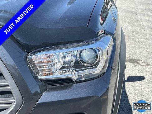 Used 2022 Toyota Tacoma TRD Off-Road AWD/4WD image 9