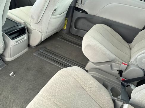 Used 2012 Toyota Sienna LE image 24