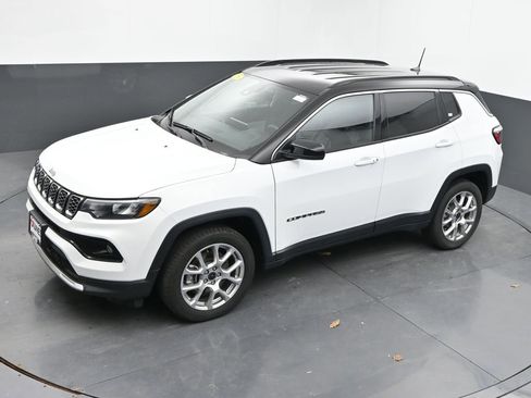 Used 2025 Jeep Compass Limited AWD/4WD image 41
