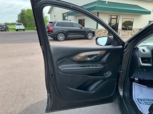 Used 2019 GMC Terrain SLE w/ Driver Convenience Package FWD image 11