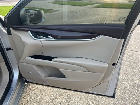 Used 2017 Cadillac XTS Luxury image 16