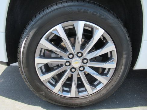Certified 2023 Chevrolet Traverse Premier FWD image 8