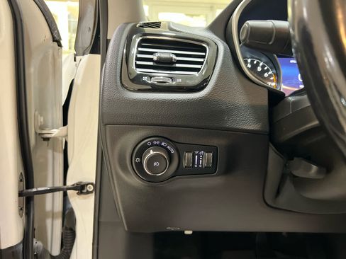 Used 2020 Jeep Compass Limited AWD/4WD image 21