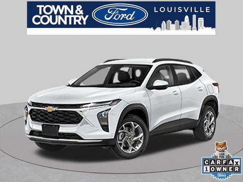 Used 2025 Chevrolet Trax LT FWD image 2