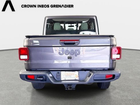 Used 2024 Jeep Gladiator Sport AWD/4WD image 6