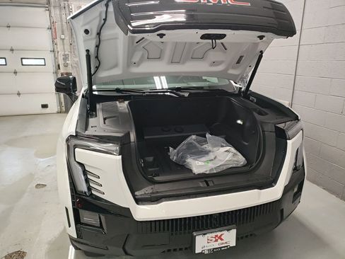 New 2026 GMC Sierra EV Elevation image 7