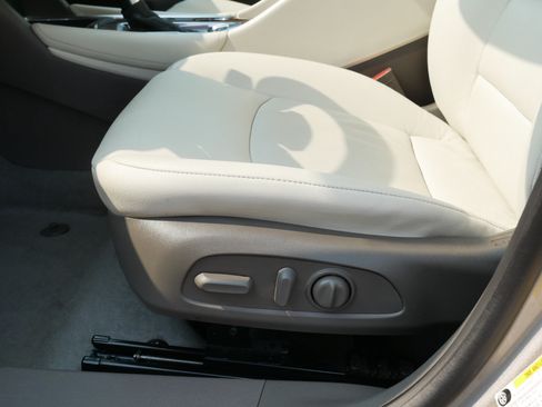 Used 2024 Chevrolet Malibu LT FWD image 20