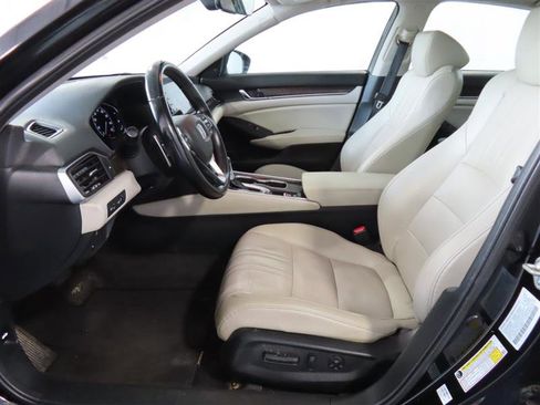 Used 2018 Honda Accord Touring image 17
