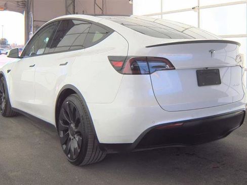 Used 2022 Tesla Model Y Performance image 11