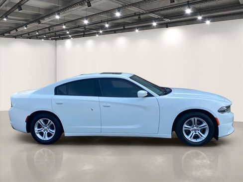 Used 2020 Dodge Charger SXT w/ Leather Interior Group RWD image 8