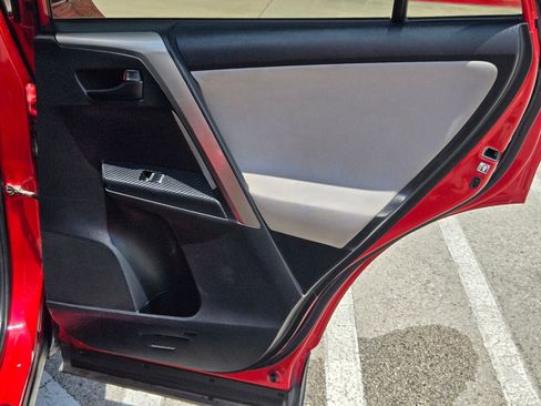 Used 2014 Toyota RAV4 LE FWD image 25