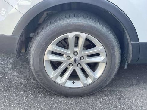 Used 2017 Ford Explorer XLT FWD image 9