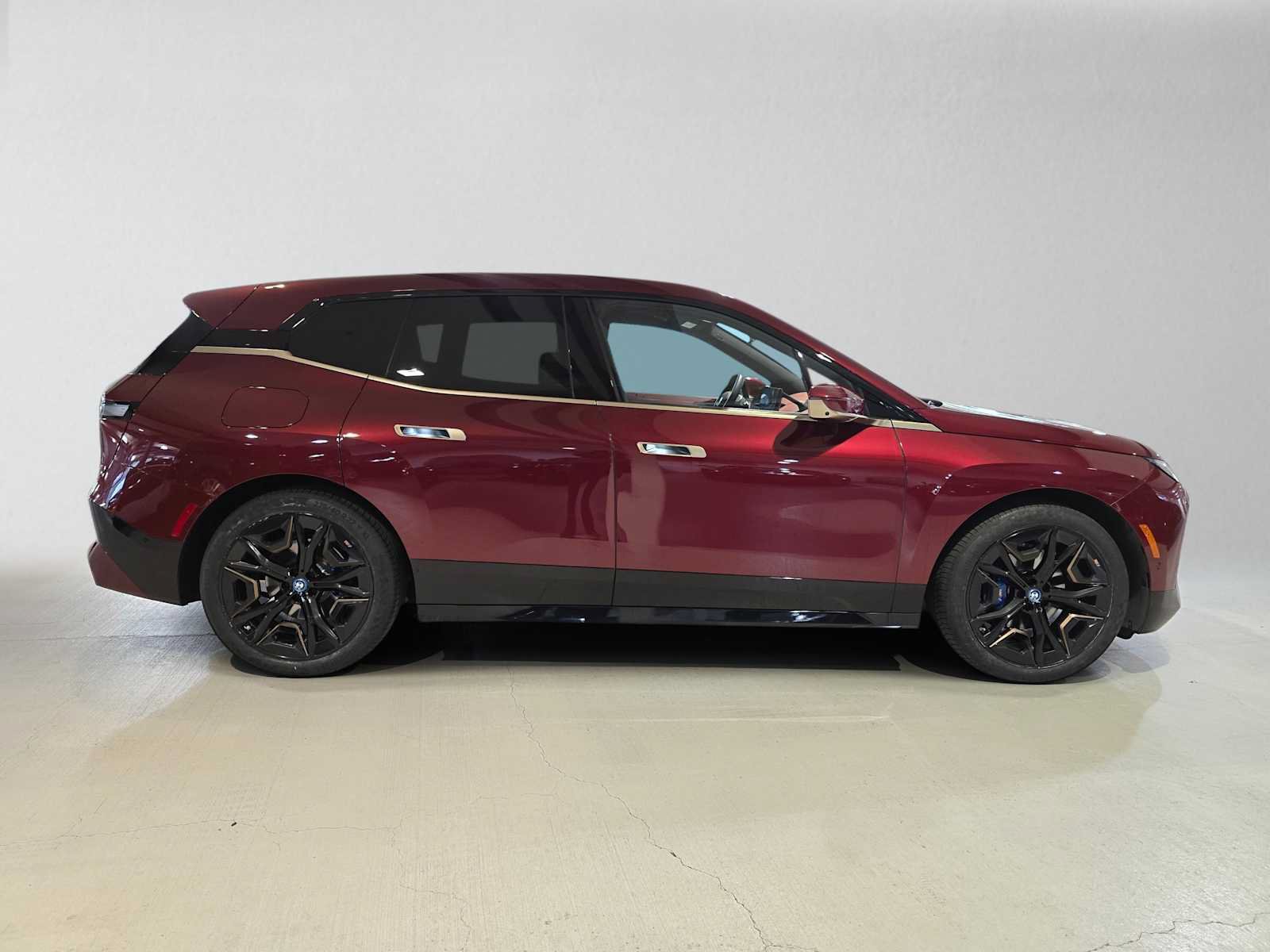Used 2023 BMW iX M60 w/ Executive Package AWD/4WD image 2